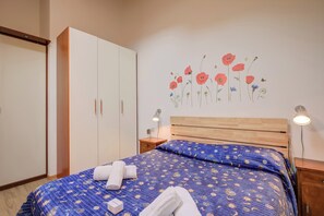 Family Apartment, Multiple Bedrooms (Casa Arx) | 1 bedroom, free WiFi, bed sheets