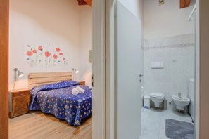 Family Apartment, Multiple Bedrooms (Casa Arx) | Bathroom | Shower, hair dryer, bidet, towels - Casa Arx (Arco)