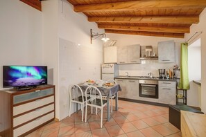 Family Apartment, Multiple Bedrooms (Casa Arx) | Private kitchen | Fridge, oven, stovetop, coffee/tea maker - Casa Arx (Arco)
