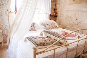 2 bedrooms, iron/ironing board, WiFi, bed sheets - Holistic Trulli (Locorotondo)