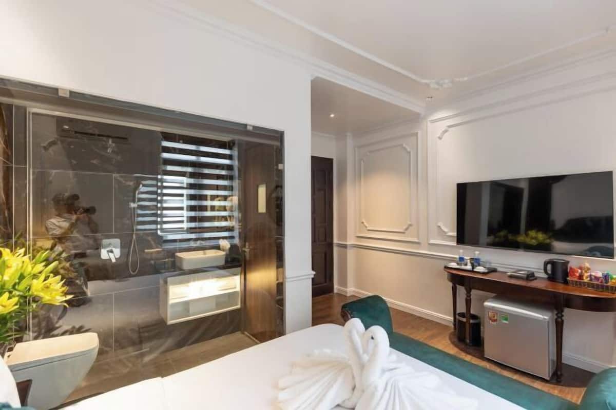 In-room safe, desk, laptop workspace, blackout drapes