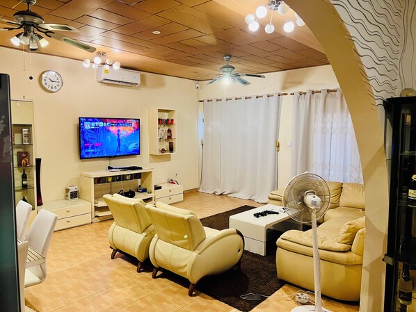 Living area - FAMILY FRIENDLY HOME (accra)