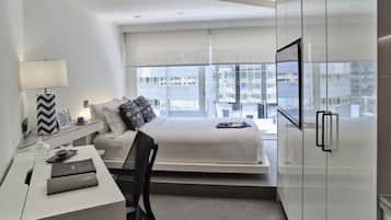 Premium Deluxe, 1 Queen Bed, Non Smoking, City View
