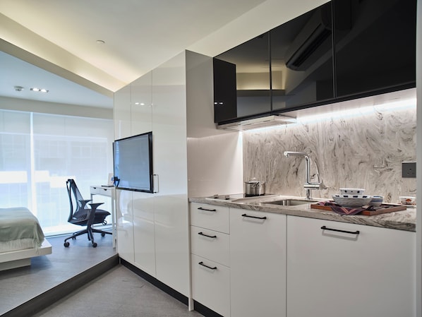 Premium Deluxe, 1 Queen Bed, Non Smoking, City View | Cocina privada | Frigorífico grande