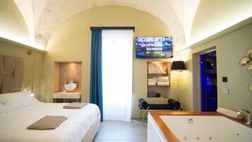 1 bedroom, in-room safe, desk, travel crib