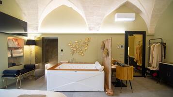 1 Schlafzimmer, Zimmersafe, Schreibtisch, Reisekinderbett