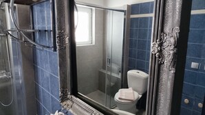 تجهيزات دش، مجففات شعر، مناشف، صابون