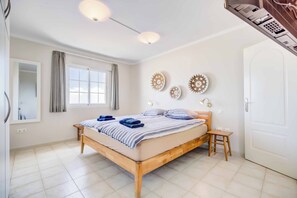 4 bedrooms, iron/ironing board, free WiFi, bed sheets