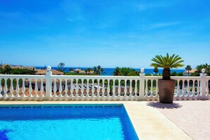 Piscina all'aperto, una piscina riscaldata