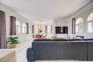 Smart TV, table tennis - 108. Excellent Villa With Heated Pool in Costa del Sol (MIJAS)