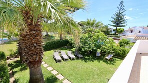 Property grounds - Fig Villa - CleverDetails, sleep 8, Pool, Children Playground; Ténis Court (Quarteira)