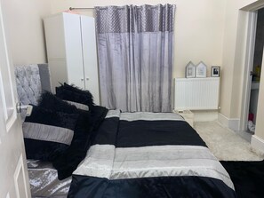 1 quarto, ferros/tábuas de passar roupa, Wi-Fi, roupa de cama