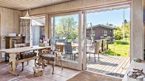 A wooden interior with a dining area, a bench, and a table. - Nice home in Gedser with kitchen (Gedser)
