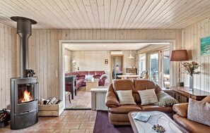 Fireplace - Nice home in Gedser with kitchen (Gedser)