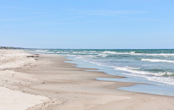 Beach nearby, fishing - Nice home in Gedser with kitchen (Gedser)