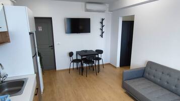 Apartment, 2 Bedrooms | Living area