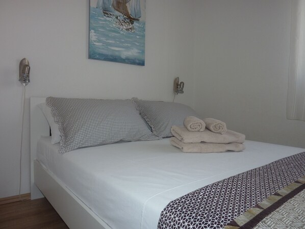 2 bedrooms, iron/ironing board, WiFi, bed sheets - Cozy two-bedroom apartment, steps from the sea front - OLGA 3 (Bol)