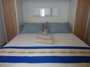 2 bedrooms, iron/ironing board, WiFi, bed sheets - Cozy two-bedroom apartment, steps from the sea front - OLGA 3 (Bol)