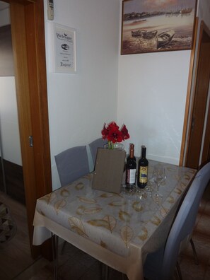 Dining - Cozy two-bedroom apartment, steps from the sea front - OLGA 3 (Bol)