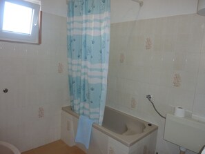 Hair dryer, towels, soap, toilet paper - Cozy two-bedroom apartment, steps from the sea front - OLGA 3 (Bol)