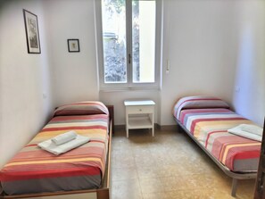 2 chambres, fer et planche à repasser, accès au Wi-Fi (inclus)