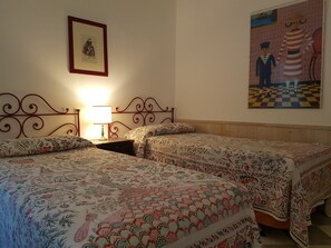 4 bedrooms, iron/ironing board, free WiFi