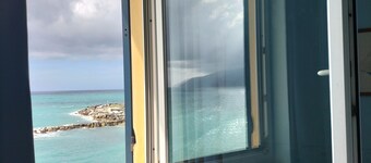 Bouganville House in the center - amazing sea view