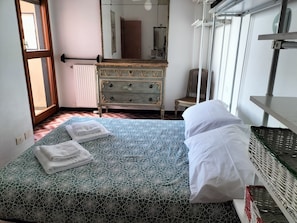 4 habitaciones, tabla de planchar con plancha y wifi gratis 