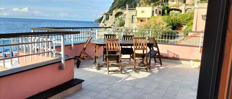 屋外ダイニングエリア