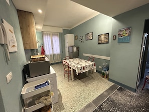 Dining - Delfino Cosy Apartment With A/C  Near best bea... (Monterosso al Mare)