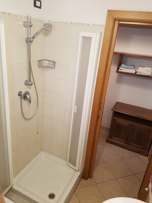 Shower, bidet - Giuliana Cosy Apt central & near the best beaches (Monterosso al Mare)