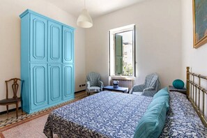 4 bedrooms, iron/ironing board, free WiFi