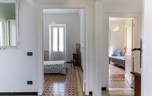 4 bedrooms, iron/ironing board, free WiFi