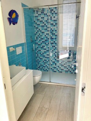 Shower, hair dryer, bidet - Nives Cosy Apt in the Center with terrace and A/C (Monterosso al Mare)