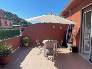 Outdoor dining - Nives Cosy Apt in the Center with terrace and A/C (Monterosso al Mare)