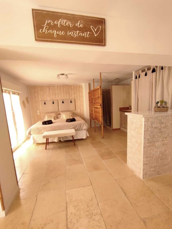 1 多间卧室、床单