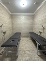 Cabezal de ducha tipo lluvia y artículos de higiene personal de diseño