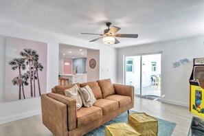 TV, caminetto, studio