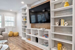 テレビ、書斎 / ワークスペース