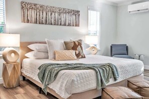 3 bedrooms, iron/ironing board, WiFi, bed sheets - Heated Pool, Stylish Home | Grand Cypress Retreat (Clearwater)