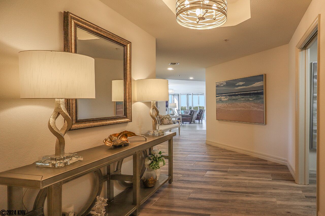 GRAND LUXURY WATERSIDE CONDO W/ GORGEOUS BAY VIEW