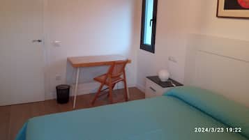 3 bedrooms, desk, iron/ironing board, travel crib