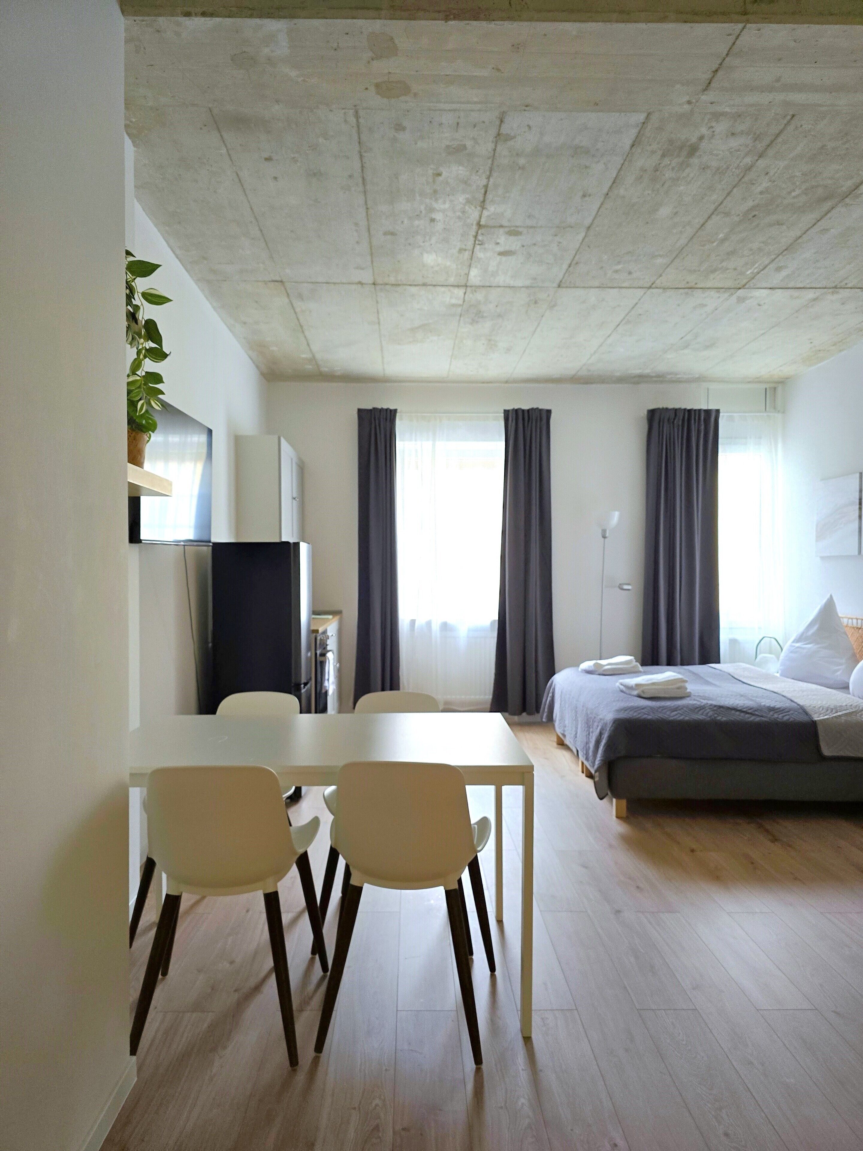 SuiteFOR4 | Individuel indretning, skrivebord, arbejdsområde til bærbare computere