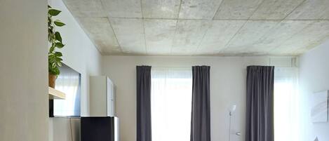 SuiteFOR4 | Individually furnished, desk, laptop workspace, soundproofing