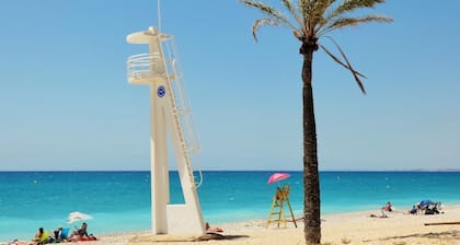 Sunny luxury holiday by the sea