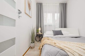 2 bedrooms, iron/ironing board, travel cot, WiFi