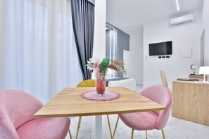 Suite, teras | Area keluarga | TV layar datar