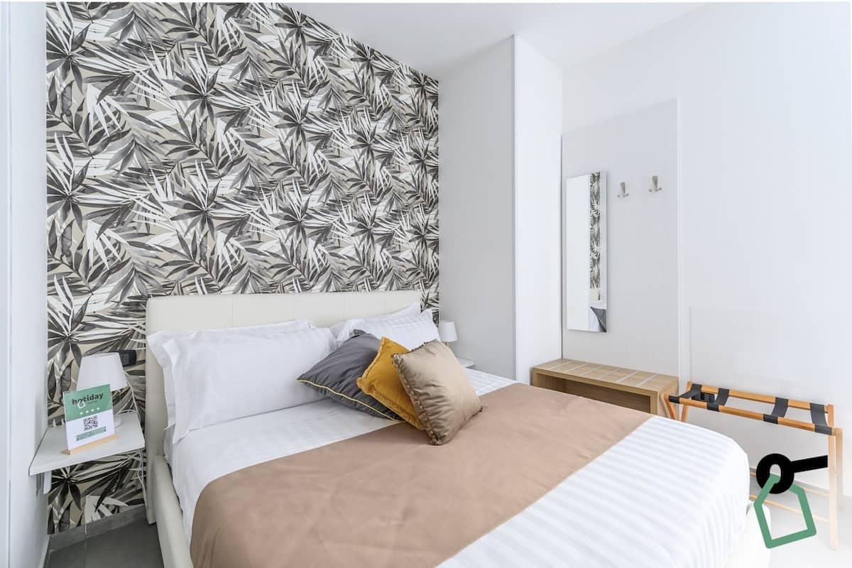 Comfort driepersoonskamer | 1 slaapkamer, een minibar, een kluis op de kamer, een bureau