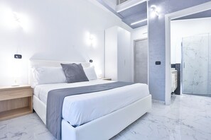 Minibar, coffres-forts dans les chambres, bureau