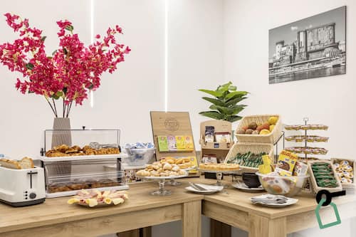 Petit déjeuner buffet servi tous les jours en supplément
